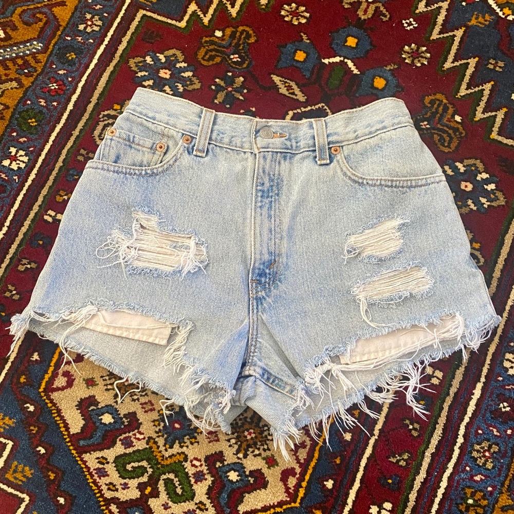 Vintage Levi’s 550 super high rise denim shorts 🔥